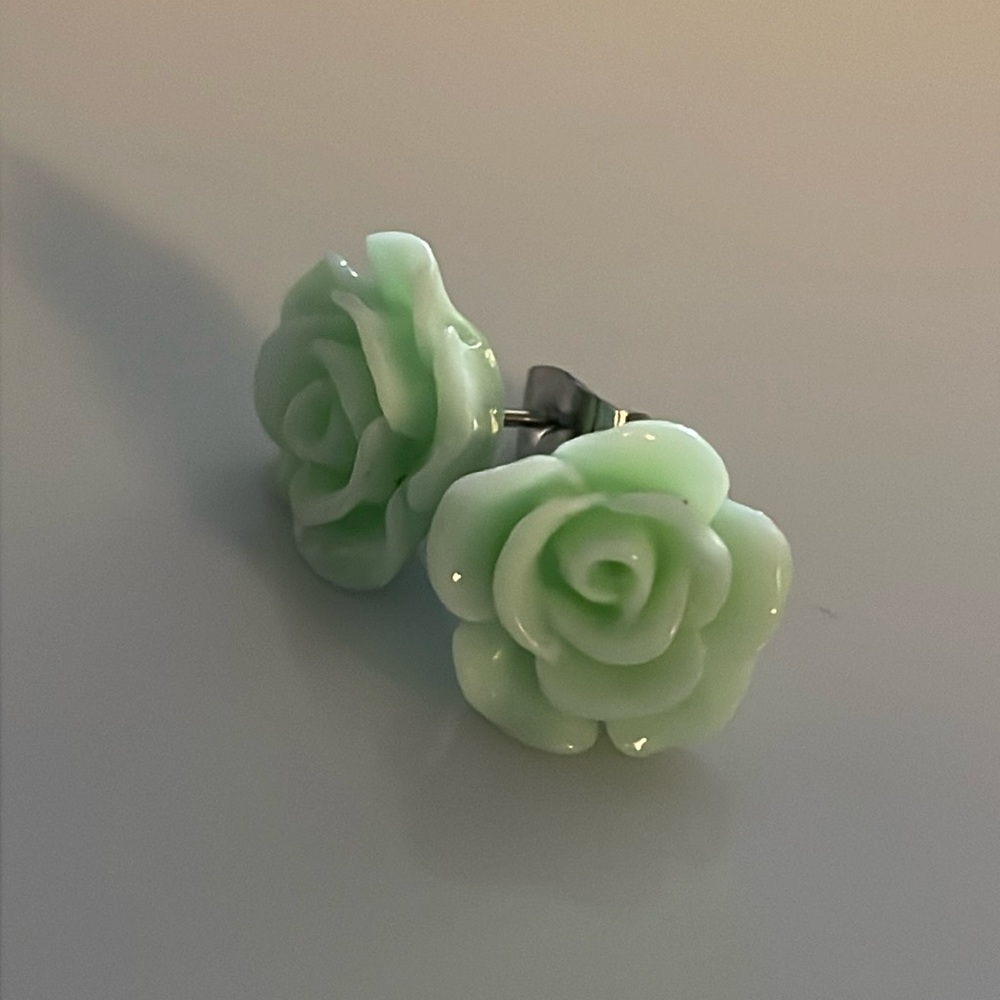 Green flower studs